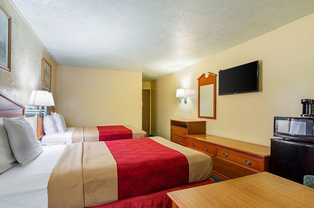 Econo Lodge Lansing - Leavenworth Eksteriør billede