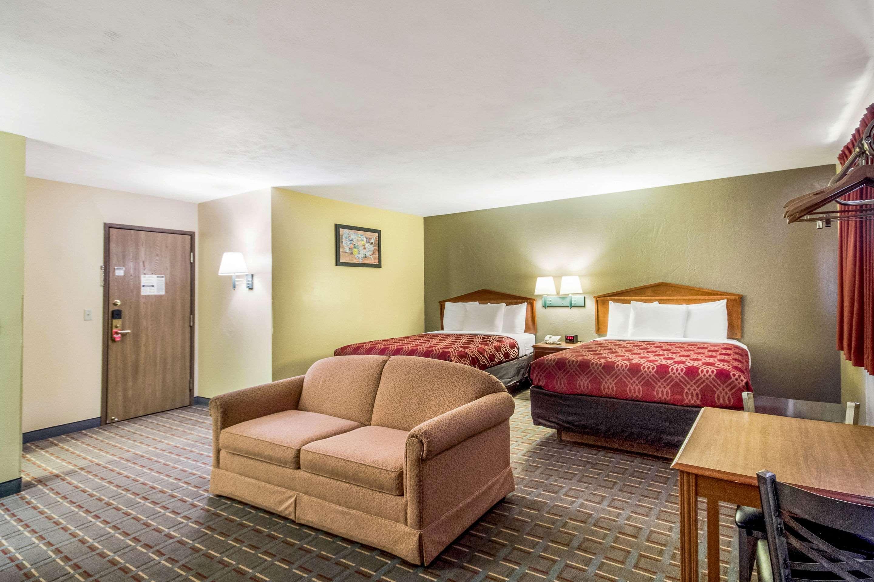 Econo Lodge Lansing - Leavenworth Eksteriør billede