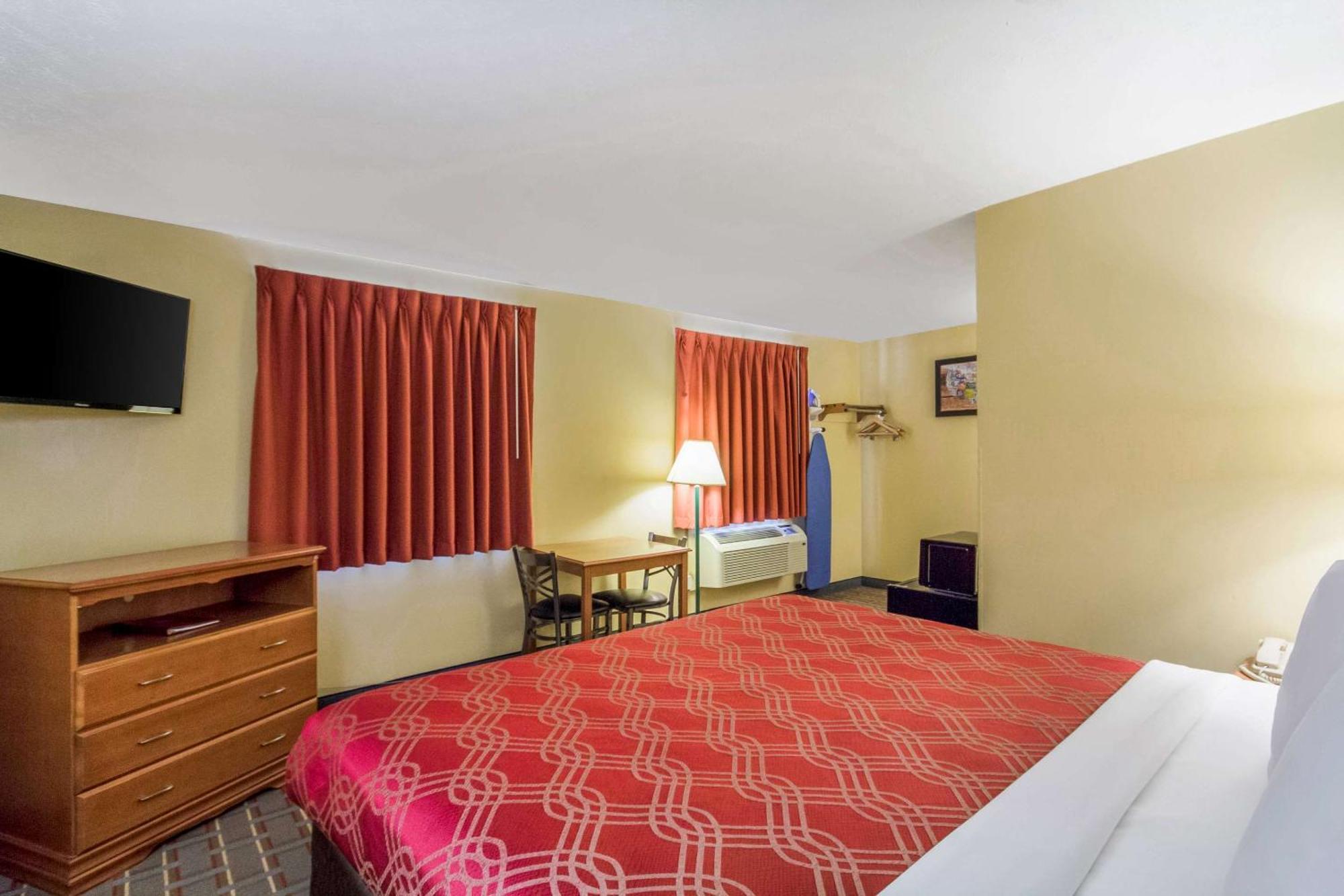 Econo Lodge Lansing - Leavenworth Eksteriør billede