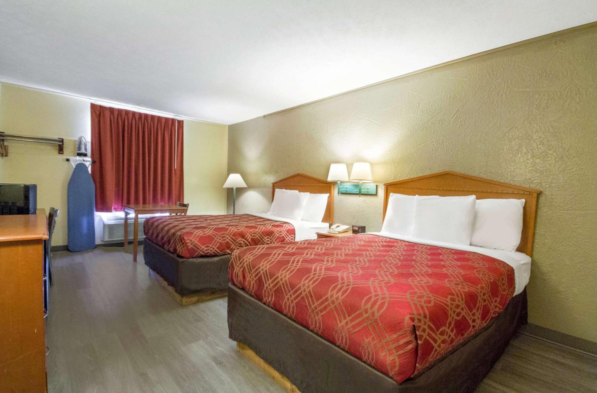 Econo Lodge Lansing - Leavenworth Eksteriør billede