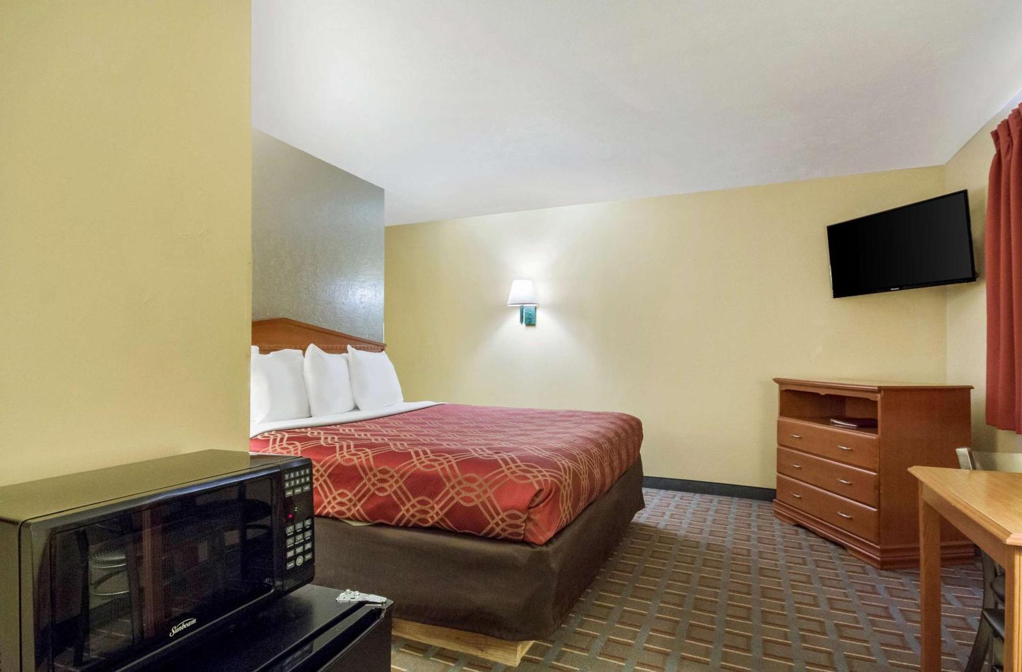 Econo Lodge Lansing - Leavenworth Eksteriør billede