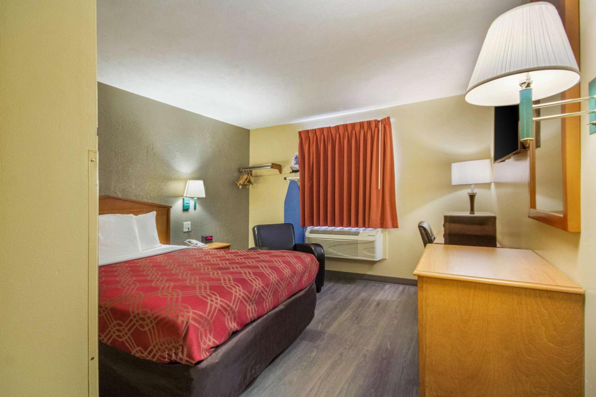 Econo Lodge Lansing - Leavenworth Eksteriør billede