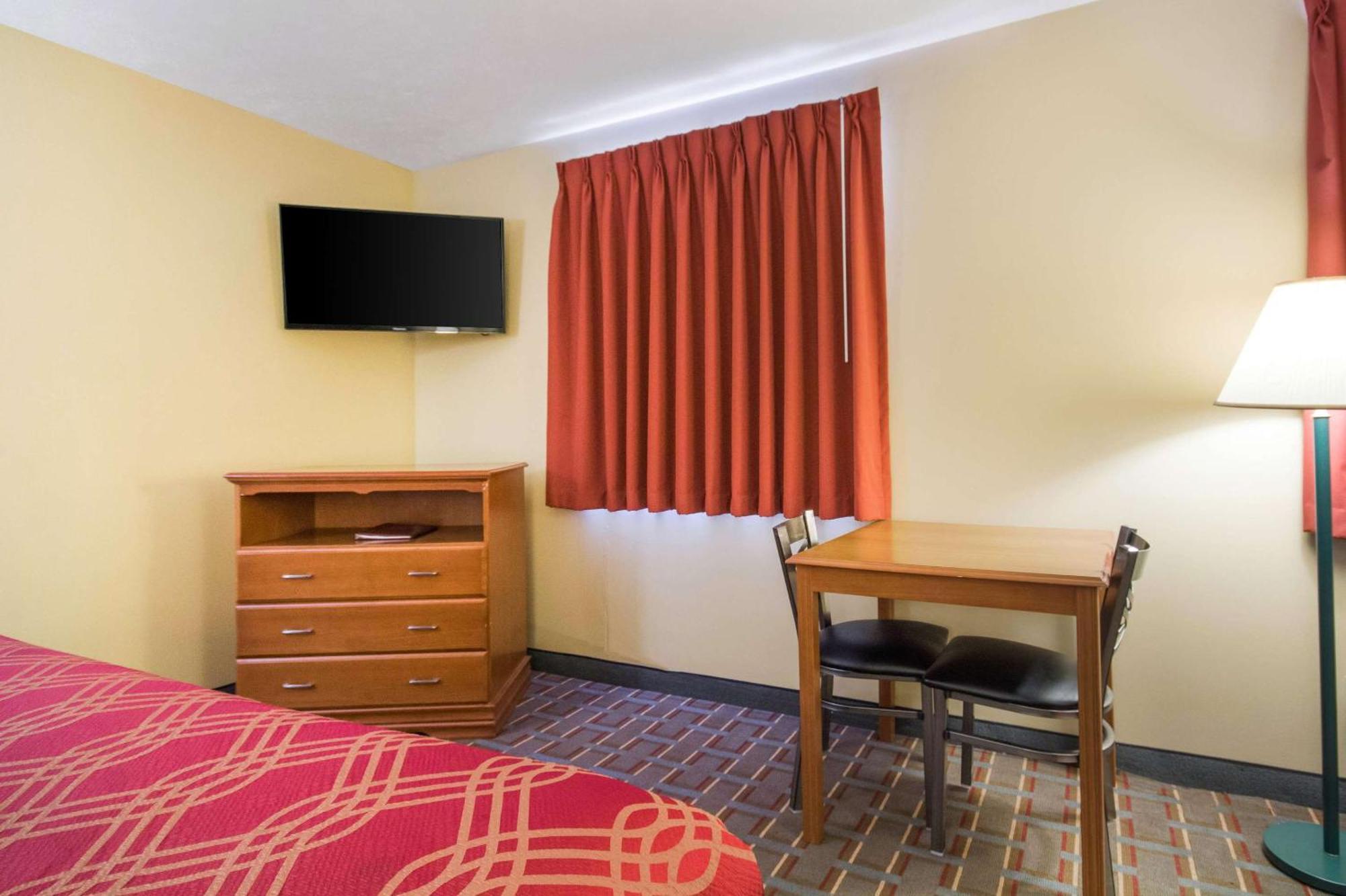 Econo Lodge Lansing - Leavenworth Eksteriør billede