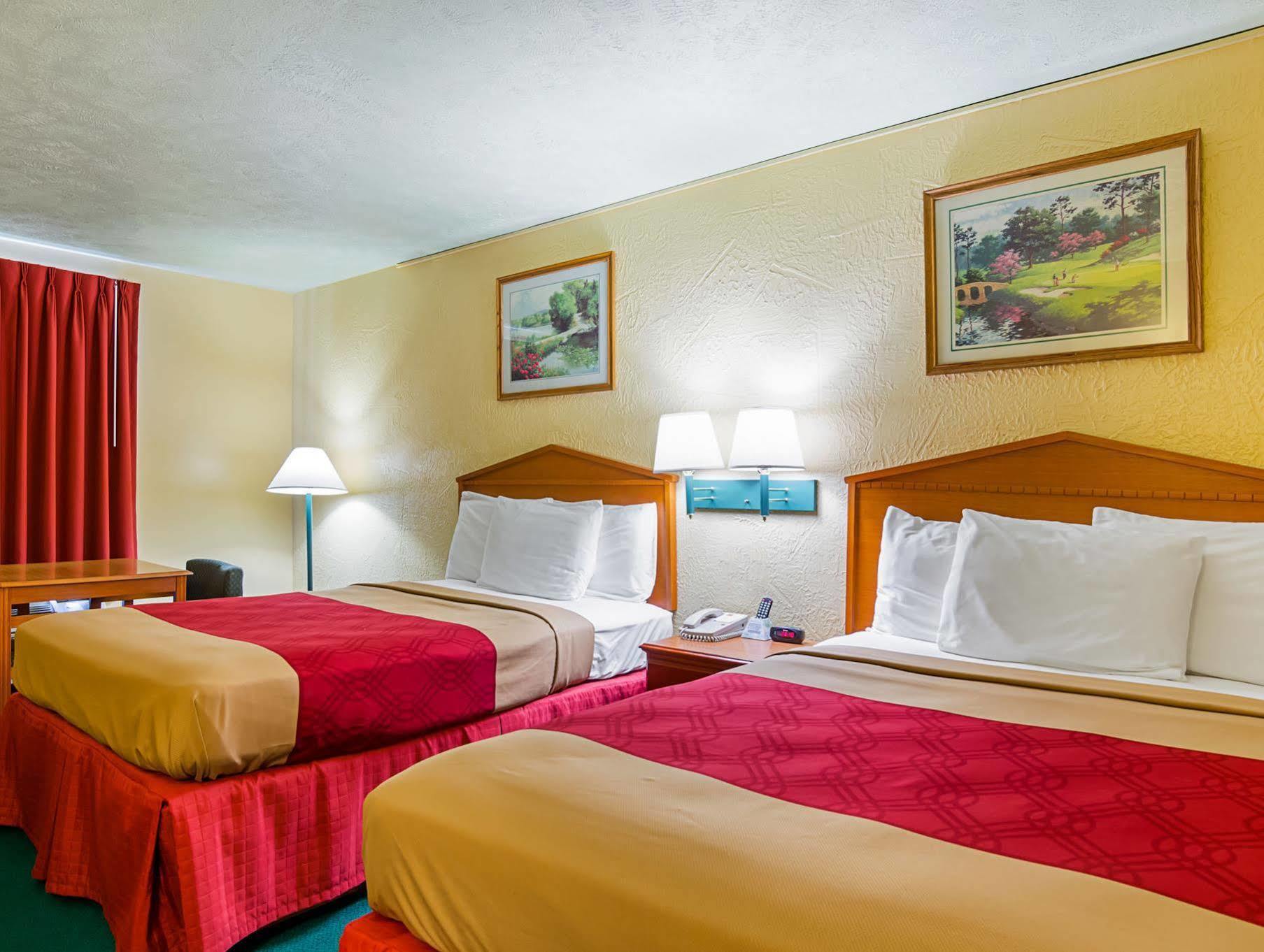 Econo Lodge Lansing - Leavenworth Eksteriør billede